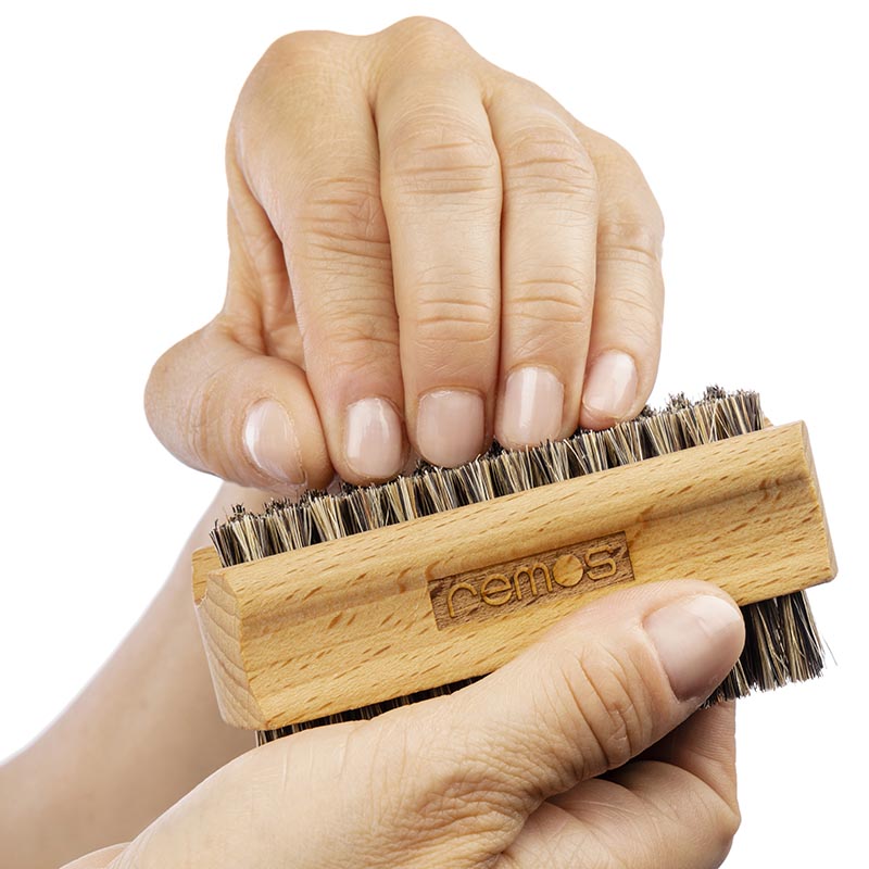 Hand- & Nagelbürste beidseitig Naturborsten grau aus Buchenholz