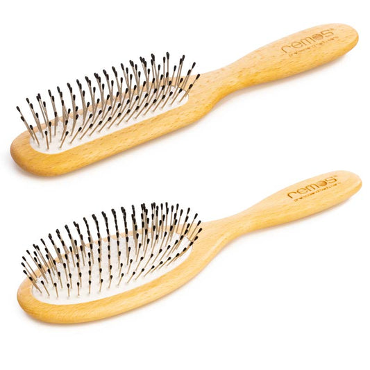 Haarbürste mit Stahlstiften und Noppen