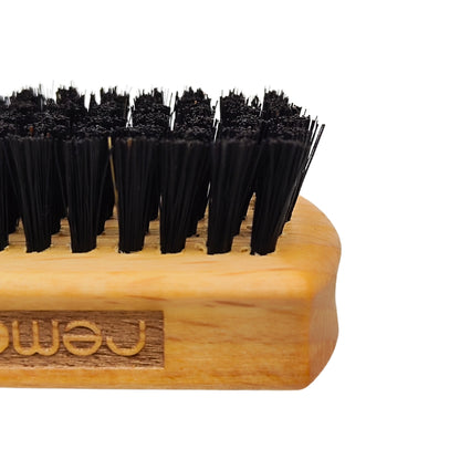 Reisenagelbürste mit Wildschweinborste aus Buchenholz
