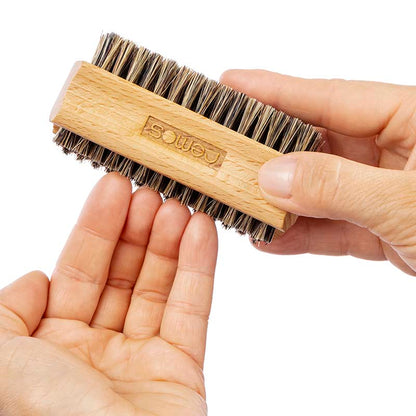 Hand- & Nagelbürste beidseitig Naturborsten grau aus Buchenholz