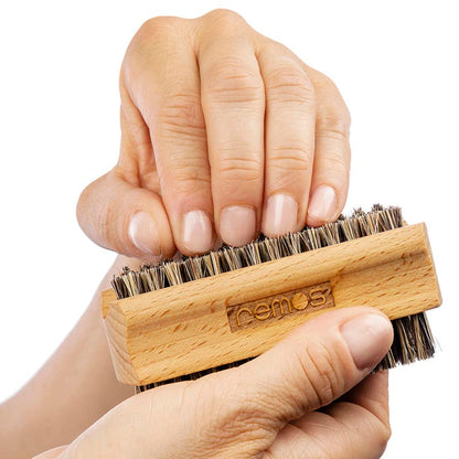 Hand- & Nagelbürste beidseitig Naturborsten grau aus Buchenholz