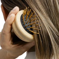 Cushion brush with real wooden pins