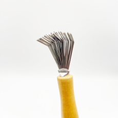 Brush Cleaner made of wood | Effective cleaning aid for hairbrushes